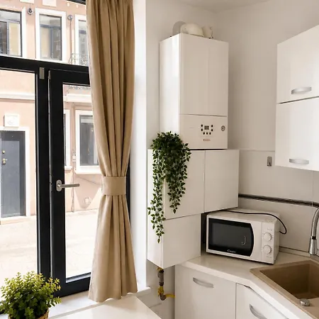 Modern Minimalist Studio, Old Town * 布加勒斯特