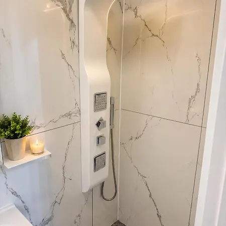 Modern Minimalist Studio, Old Town * 布加勒斯特