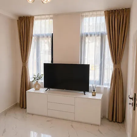 Modern Minimalist Studio, Old Town
