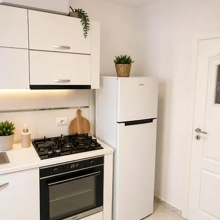 Modern Minimalist Studio, Old Town